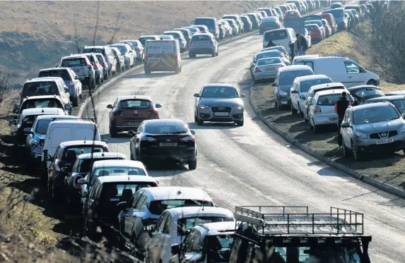  ?? Andrew Bartlett ?? > Hundreds of people were parked at the Storey Arms on the weekend despite police warnings