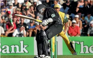  ?? JOHN SELKIRK/STUFF ?? Michael Papps was struck on the helmet from a nasty spell of short bowling from Australian speedster Brett Lee in a oneday match at Auckland 2005 forcing him to retire hurt.