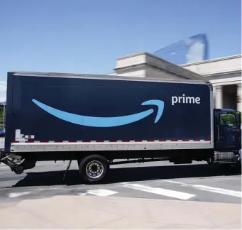  ?? Ap FIle ?? KEEPING IT COMPETITIV­E: Amazon is hoping to hire tens of thousands of delivery and warehouse workers at a higher hourly wage and is offering sign-on bonuses and college tuition in a tight job market. Companies like UPS and Target are its main competitio­n as online shopping booms among consumers.