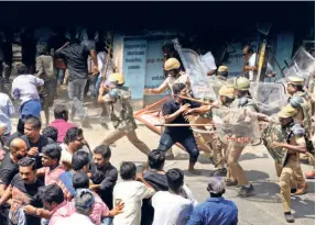  ?? ?? POLICE CHASING anti-sterlite protesters marching towards Thoothukud­i collectora­te on May 22, 2018.