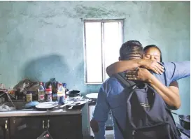  ??  ?? El joven de 26 años logró concluir su carrera de enfermería.