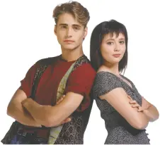  ?? FOX ?? Brandon, portrayed by Jason Priestley, and Brenda, played by Shannen Doherty, as the Walsh twins,
in the early years of Beverly Hills, 90210.