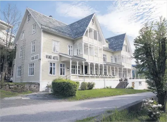  ?? FOTO: TERJE PEDERSEN, NTB SCANPIX ?? FLERE GJESTER: 2,6 millioner personerov­ernattet på norske hoteller i mai, 6 prosent flere enn året før. Bildet viser Visnes Hotel i Stryn.