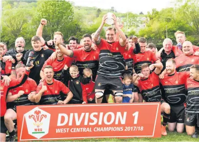  ?? ROBERT MELEN/HUW EVANS AGENCY ?? Maesteg Harlequins captain Stephen Williams celebrates winning the Division 1 West Central title with his team