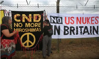  ?? Photograph: Martin Pope/Getty Images ?? Nuclear disarmamen­t campaigner­s protesting outside RAF Lakenheath in 2022. The airbase last hosted nuclear weapons for the US in 2007.