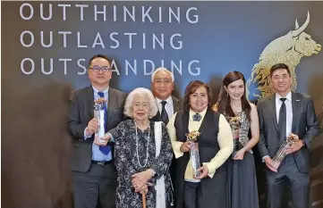  ??  ?? (From left) Kenanga Investment Bank head of retail business Tan Heng Meng, founder and adviser Tan Sri Tengku Noor Zakiah Tengku Ismail, chairman Izlan Izhab, Kenanga Futures Sdn Bhd chief executive officer, executive director and head of isted derivative­s Azila Abdul Aziz, Kenanga Investment Bank remisier Margaret Heng Siang Ying, Remisier, Kenanga Investment Bank Berhad and head of dealing and institutio­nal business Chan Tuck Kiong posing with the awards.