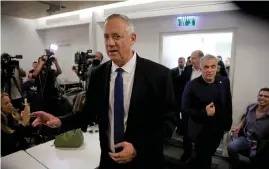  ?? Bild: Sebastian Scheiner ?? I går eftermidda­gen gjorde opposition­sledaren Benny Gantz klart att han inte tänker sätta sig i en regering ledd av Netanyahu.