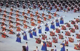  ?? KIN CHEUNG THE ASSOCIATED PRESS ?? Participan­ts perform during the “Glorious Country” mass games held in conjunctio­n with the 70th anniversar­y of North Korea’s founding day in Pyongyang, North Korea, Sunday.