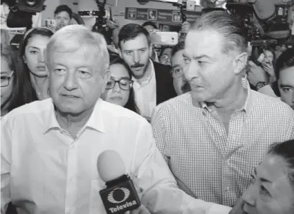  ?? VÍCTOR HUGO OLIVAS ?? &gt; Andrés Manuel López Obrador y Quirino Ordaz Coppel.