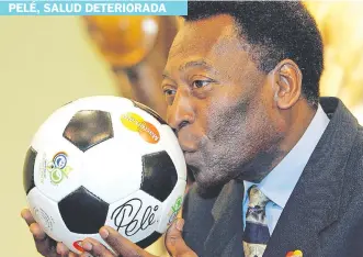  ?? ?? Pelé, en una foto de archivo del 2005. Ahora, con 82 años está bajo cuidados intensivos.