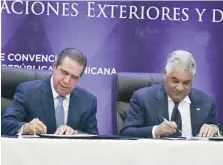  ?? DANELIS SENA ?? Miguel Vargas y Francisco Javier García firmaron un acuerdo.