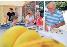  ?? FOTO: NORBERT PRÜMEN ?? Beim Bananen-Quiz der Eva-Lorenz-Umweltstat­ion konnten die Teilnehmer einen Bananen-Shake gewinnen.