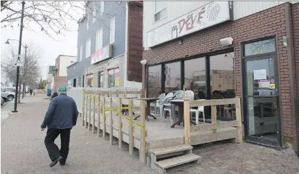  ?? PHOTOS: JOHN KENNEY/MONTREAL GAZETTE ?? Once there were eight bars on the road that cuts across Malartic, but now all that’s left is Chez Dédé.