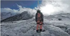  ?? FOTO: PRIVAT ?? Über Gletscher und ewiges Eis trägt Rebecca Ruß ihre Tourenski. Der wahre Genuss kommt dann bei der Abfahrt.