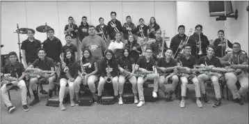  ?? Buy these photos at YumaSun.com PHOTOS BY CESAR NEYOY/BAJO EL SOL ?? MEMBERS OF THE GADSDEN ELEMENTARY SCHOOL DISTRICT Jazz Band, under the direction of Cesar Juarez (middle row, 4th from left), will perform in the Binational Jazz Festival in San Luis Rio Colorado, Son.