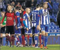  ??  ?? DESOLACIÓN. Los deportivis­tas, tras caer eliminados el martes.