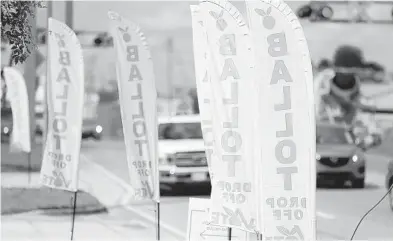  ?? STEPHEN M. DOWELL/ORLANDO SENTINEL ?? Banners direct voters to a mail-in ballot dropoff site at the Orange County Supervisor of Elections office in Orlando on Oct. 9.