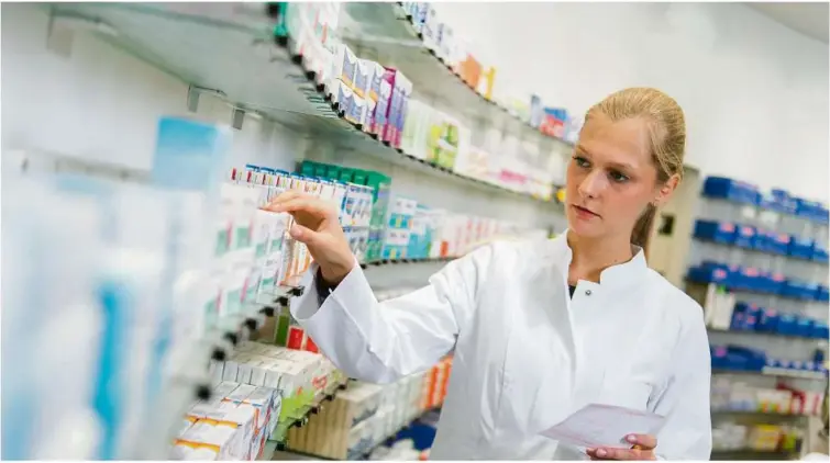  ?? Foto: © noltemedia/adobe.stock.com ?? Kommt in unterverso­rgten Regionen die Apotheke light? Eine Reform könnte dies möglich machen.