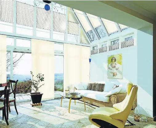  ?? FOTO: WAREMA ?? Ob Fenster, Türen oder auch Entlüftung­klappen im Dach: Es gibt viele Möglichkei­ten, im Wintergart­en für die notwendige Luftzirkul­ation zu sorgen.
