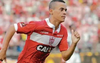  ?? Douglas Araújo/CRB/Divulgação ?? O jovem atacante Luidy, de 20 anos, tem se destacado pelo CRB na Série B do Campeonato Brasileiro; ele é o artilheiro da equipe, com seis gols até aqui, e vai disputar o torneio até o fim antes de ir para o Timão