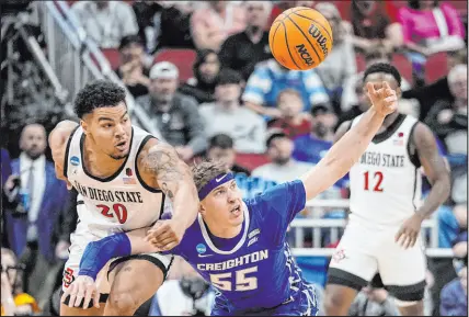  ?? The Associated Press
John Bazemore ?? San Diego State guard Matt Bradley and Creighton guard Baylor Scheierman battle for the ball during a South Region final highlighte­d by plenty of physical play.