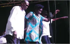  ??  ?? Picky Kasamba (left) and Selmor Mtukudzi on stage at Tuku Memorial concert