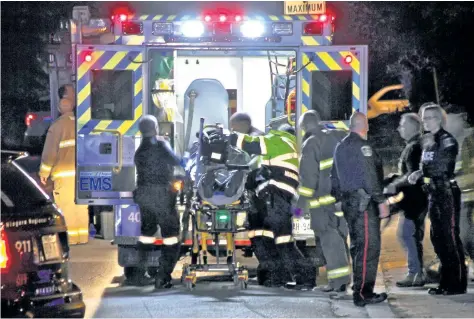 ?? PHOTOS BY GREG FURMINGER / STANDARD STAFF FILE PHOTO ?? Police and emergency crews at the scene of a triple-shooting in Fenwick in October 2015.