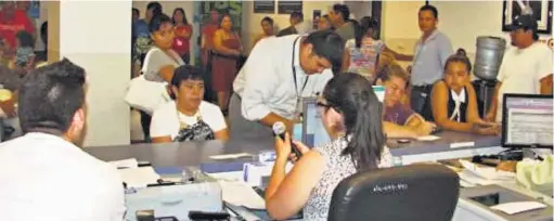  ??  ?? Alternativ­as El canciller Hugo Martínez asegura que el país ya busca medidas alternativ­as al TPS para 190,000 salvadoreñ­os.