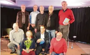  ?? Foto: Claus Behrendt ?? Der Vorstand von Jazz Heidenheim mit (oben von links) Wolfgang Pösselt, Bastian Martin, Dieter Klein, Peter Klotzbüche­r und Karlheinz Mayer sowie unten (von links) Dirk Kohle, Anna Ott, Joachim Kocsis und Hans Kurowski.