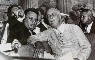  ?? Photo courtesy of Maverick family ?? U.S. Rep. Maury Maverick Sr. points out the new U.S. post office on Alamo Plaza to President Franklin D. Roosevelt during a 1936 visit to San Antonio.