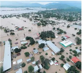  ?? YOSEPHAMAY­A/GETTY ?? Planeta colony is flooded after tropical depression Iota unleashed floods on Wednesday in La Lima, Honduras. Now Iota dissipates as a tropical storm over Central America and the threat of heavy rain continues.