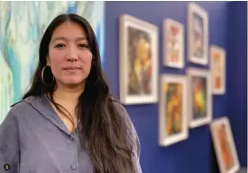  ?? ?? LA ARTISTA mexicana, en la galería Proxico, tras la entrevista con La Razón, ayer.
EL GOCE de Mayahuel y su porquería, óleo acrílico y carbón sobre lienzo, de Lucía Vidales.