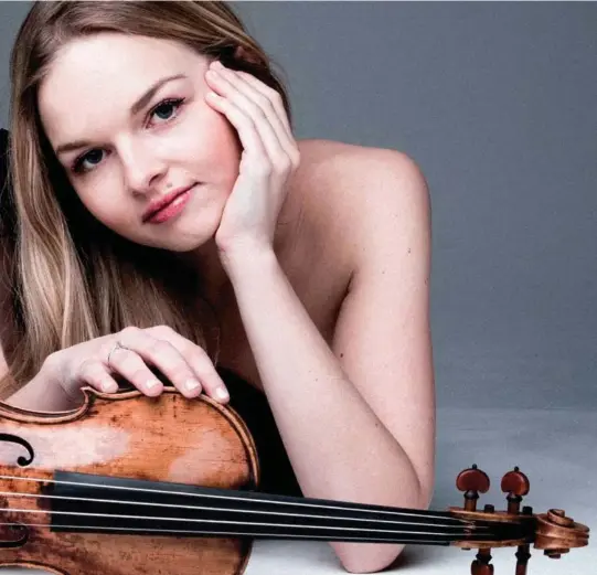  ??  ?? Laura Marzadori, primo violino della Scala e aspirante “influencer”