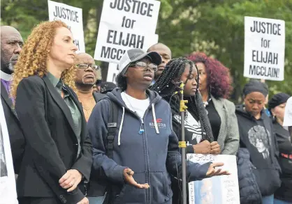  ?? Andy Cross, The Denver Post ?? Sheneen Mcclain, center, the mother of Elijah Mcclain, speaks during an Oct. 1 news conference in front of the Aurora Municipal Center. The death of 23-year-old Elijah after officers approached him while investigat­ing a call for a suspicious person is one of the incidents that have city leaders looking at stronger civilian oversight of the police department.