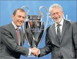  ??  ?? VIEJOS CONOCIDOS. Butragueño y Breitner, en una imagen de 2014.