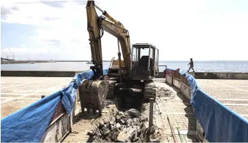  ?? — AFP photo ?? Photo shows a backhoe at the site where a memorial statue for World War II ‘comfort women’, who were made sex slaves for Japanese troops during the conflict, once stood in Manila.