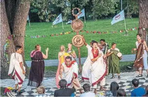  ?? DAHLIA KATZ PHOTO ?? The full cast of Portia’s Julius Caesar performs in Withrow Park. The play runs until Sept. 3.