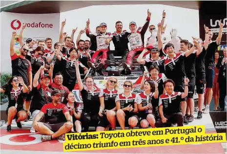  ??  ?? Equipa da Toyota fez pela primeira vez a festa no pódio de Matosinhos
Toyota obteve em Portugal o
Vitórias: décimo triunfo em três anos e 41.º da história