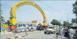  ?? HT PHOTO ?? The Dera Sacha Sauda headquarte­rs in Sirsa. The Haryana government has already clamped prohibitor­y orders in all its districts as a precaution­ary measure.