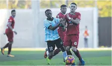  ??  ?? El plantel azul se prepara para el arranque del torneo el próximo domingo; el Broncos, para el Ascenso.