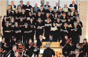  ?? SZ-FOTO: KURT EFINGER ?? Die Ehinger Kantorei und die Musiker aus Leipzig imponierte­n mit Bachs Oratorium.