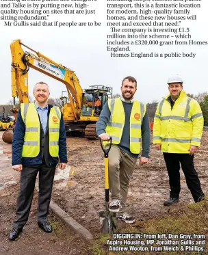  ?? ?? DIGGING IN: From left, Dan Gray, from Aspire Housing, MP Jonathan Gullis and Andrew Wooton, from Welch & Phillips.