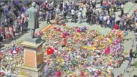  ?? AFP ?? Messages and floral tributes left for the victims of the attack at Manchester Arena lie around the statue at St Ann's Square in Manchester.