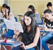  ?? JOSE FINA VILLARREAL ?? Estudiante­s presentan las Pruebas Saber 11°.