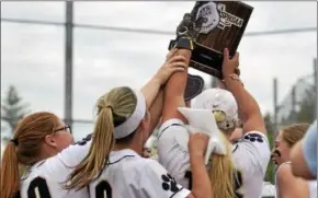  ?? DAVID M. JOHNSON — DJOHNSON@ DIGITALFIR­ST MEDIA.COM ?? Cohoes softball players hold their Section II Class B softball championsh­ip plaque after a win over Ichabod Crane Saturday at Luther Forrest Athletic Fields in Malta.