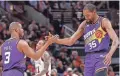  ?? KAMIL KRZACZYNSK­I/USA TODAY SPORTS ?? Kevin Durant (35) celebrates with Chris Paul (3) after a basket is scored by Jock Landale.