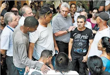  ?? GEOVANI FDEZZ/CUBA NEWS AGENCY ?? Cuban President Miguel Diaz-Canel, center, consoles family members of passengers who died in last week’s plane crash.