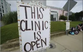  ?? ROGELIO V. SOLIS — THE ASSOCIATED PRESS ?? A posted sign outside the Jackson Women's Health Organizati­on clinic assures potential patients that it is open Sunday in Jackson, Miss.