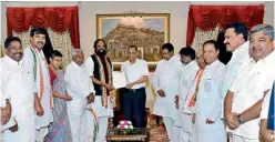  ??  ?? Delegation, led by TPCC president N. Uttam Kumar Reddy, submits a memorandum to Governor E.S.L. Narasimhan at Raj Bhavan in Hyderabad on Monday.