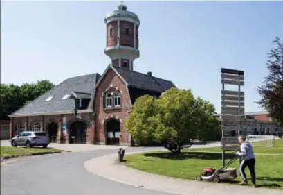  ??  ?? SintJozef deelt de grote, groene campus met andere scholen en voorzienin­gen van de Broeders van Liefde.